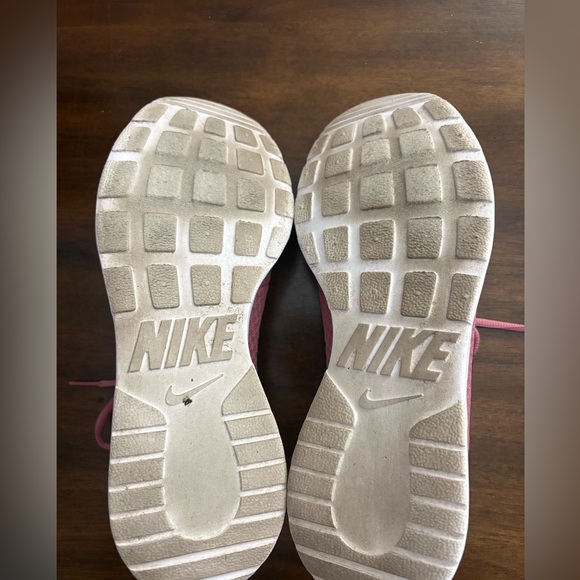 Nike Pink Athletic Shoes Basic Tennis Shoe Womens Size 9.5 - Picture 6 of 10